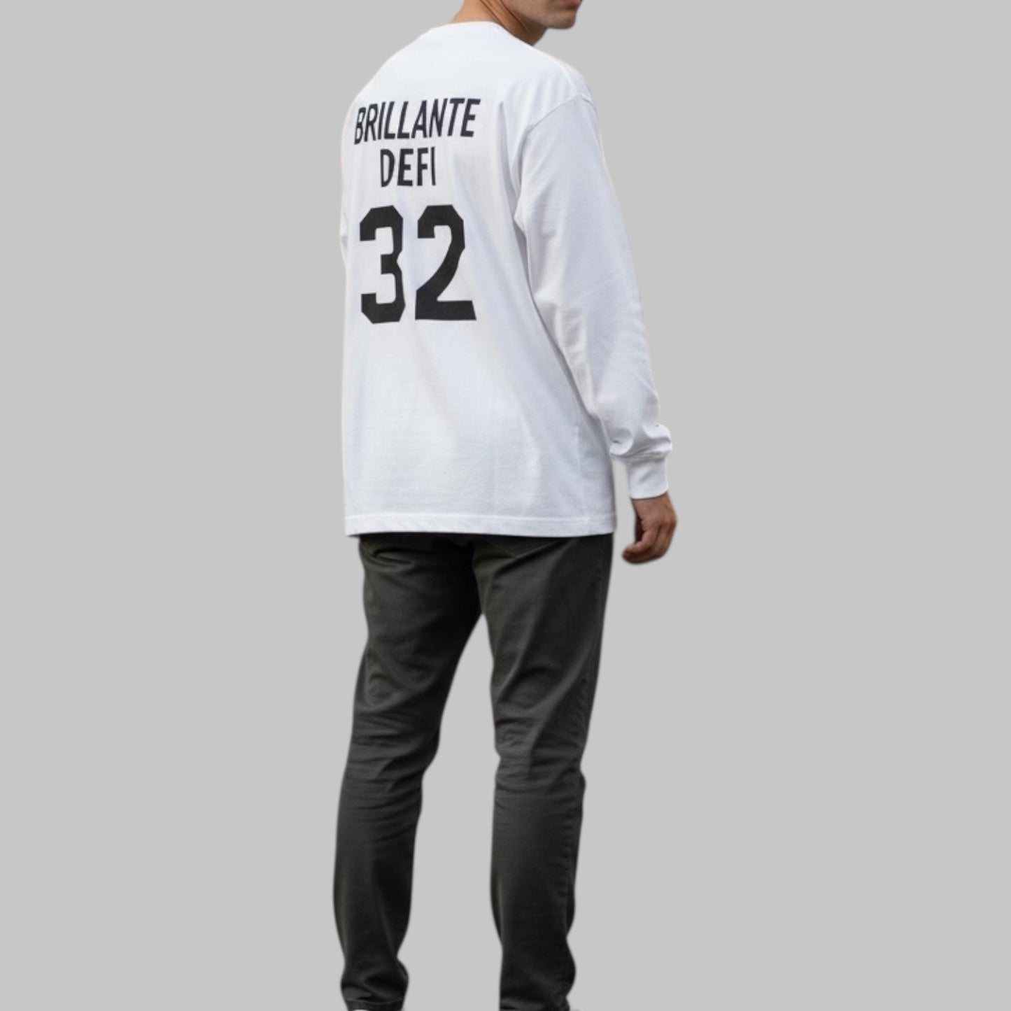 No.32 Logo Sleeve
